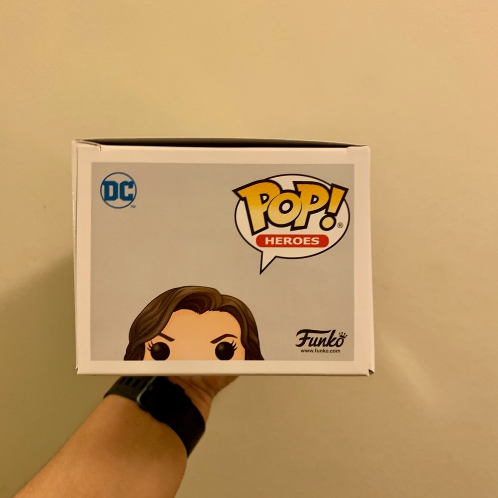 NIB Wonder Woman 1984 Exclusive Funko Pop 347 - Picture 8 of 8